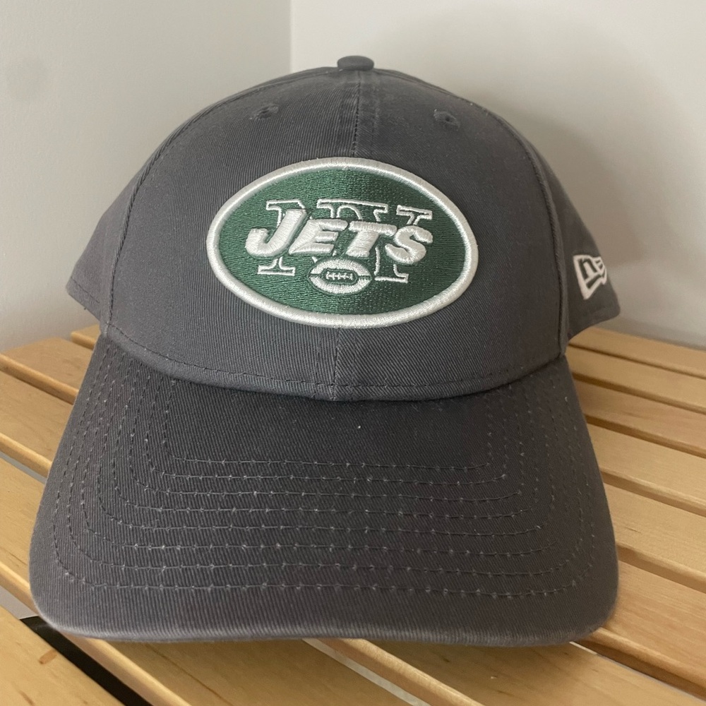 Lightly worn New Era 49FORTY New York Jets charcoal grey fitted cap, size large